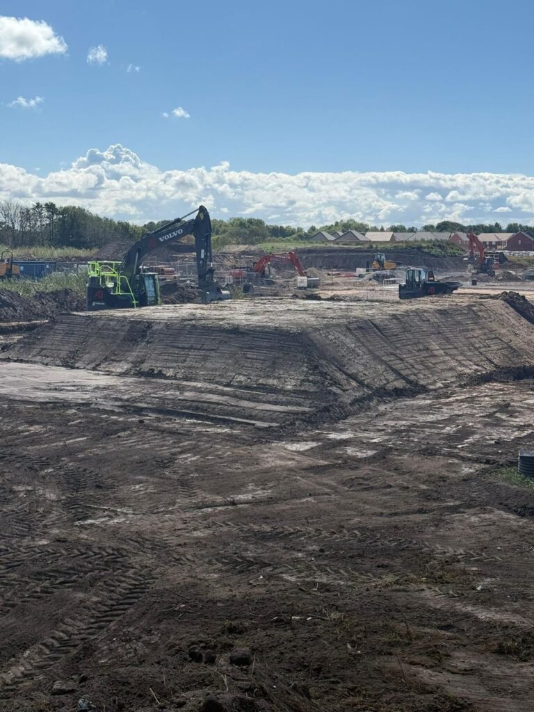 Commercial Buildings 4 Muck away, Muckaway